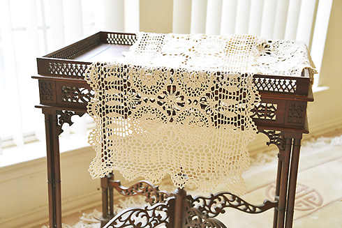 Crochet Roses Table Runner. 16" x 72". Wheat color - Click Image to Close